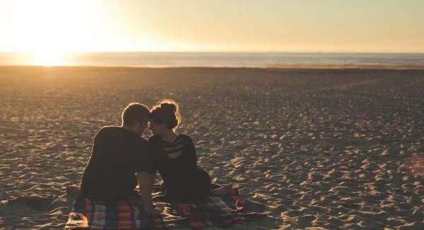 sunset-beach-couple-romantic